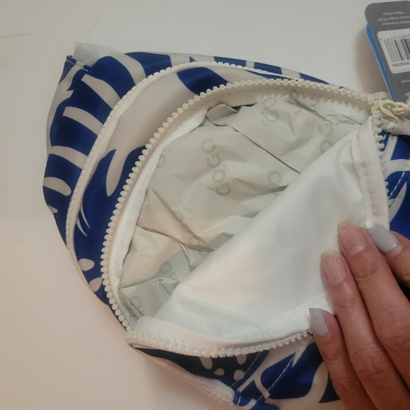 GOGO | Ava Sling Bag in Blue and White Print New With Tags Boho Chic Travel Bag - Picture 4 of 10